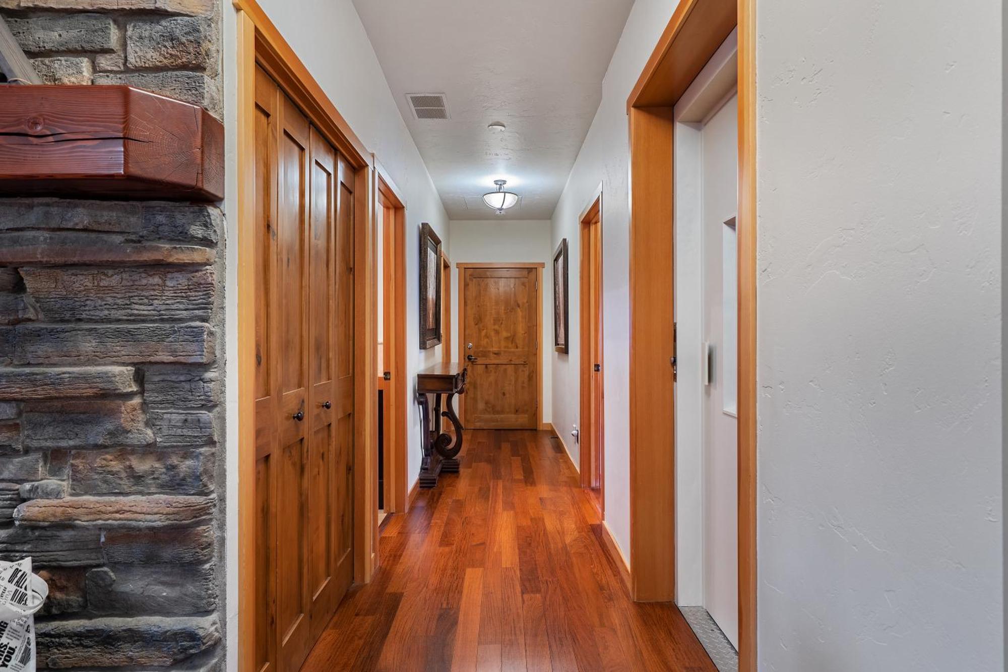 Parkland301 Sunlit 2,000 Ft² Penthouse With Mtn View Canmore Exterior foto