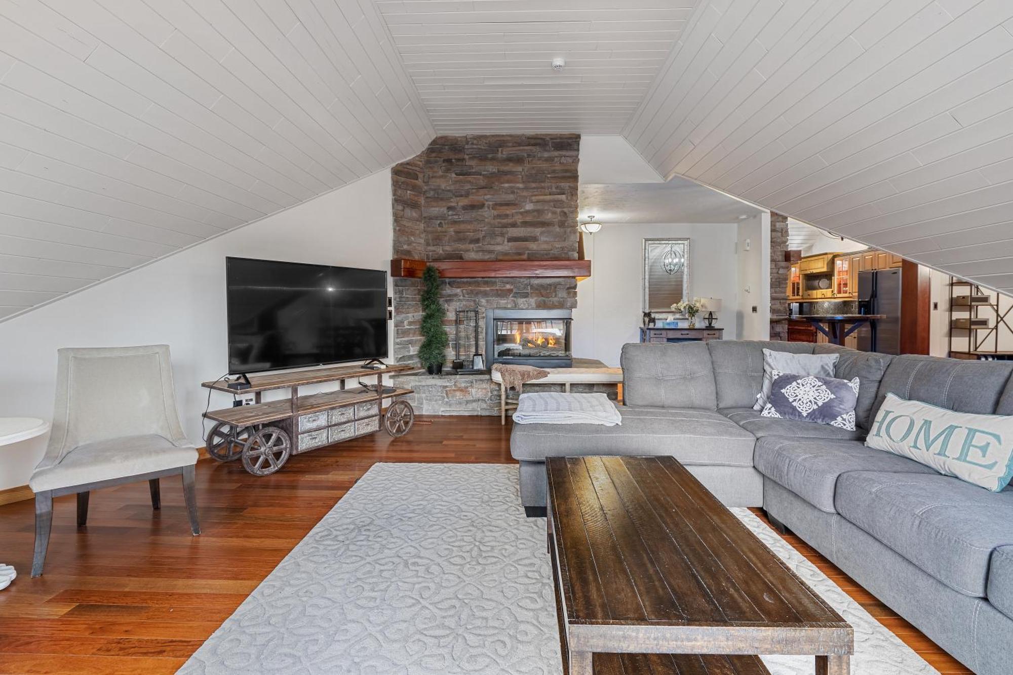 Parkland301 Sunlit 2,000 Ft² Penthouse With Mtn View Canmore Exterior foto