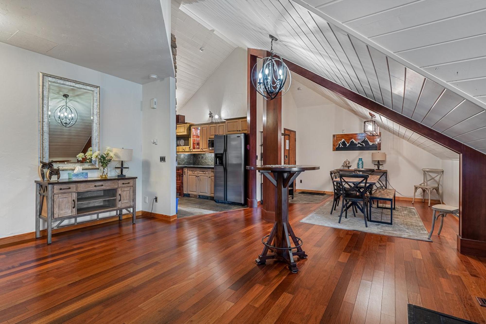 Parkland301 Sunlit 2,000 Ft² Penthouse With Mtn View Canmore Exterior foto