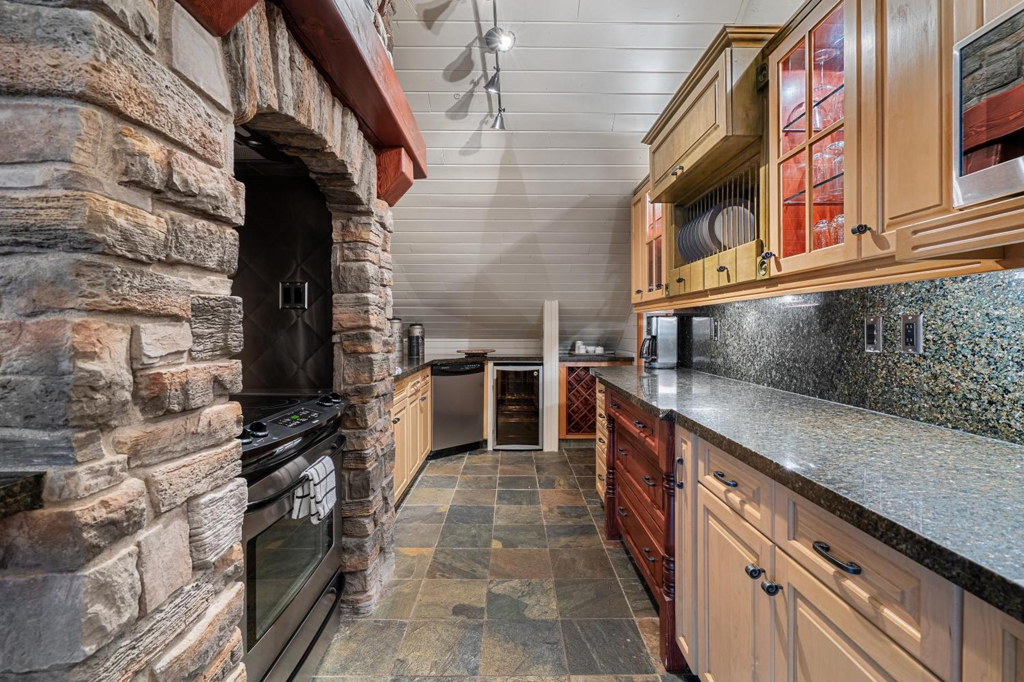 Parkland301 Sunlit 2,000 Ft² Penthouse With Mtn View Canmore Exterior foto