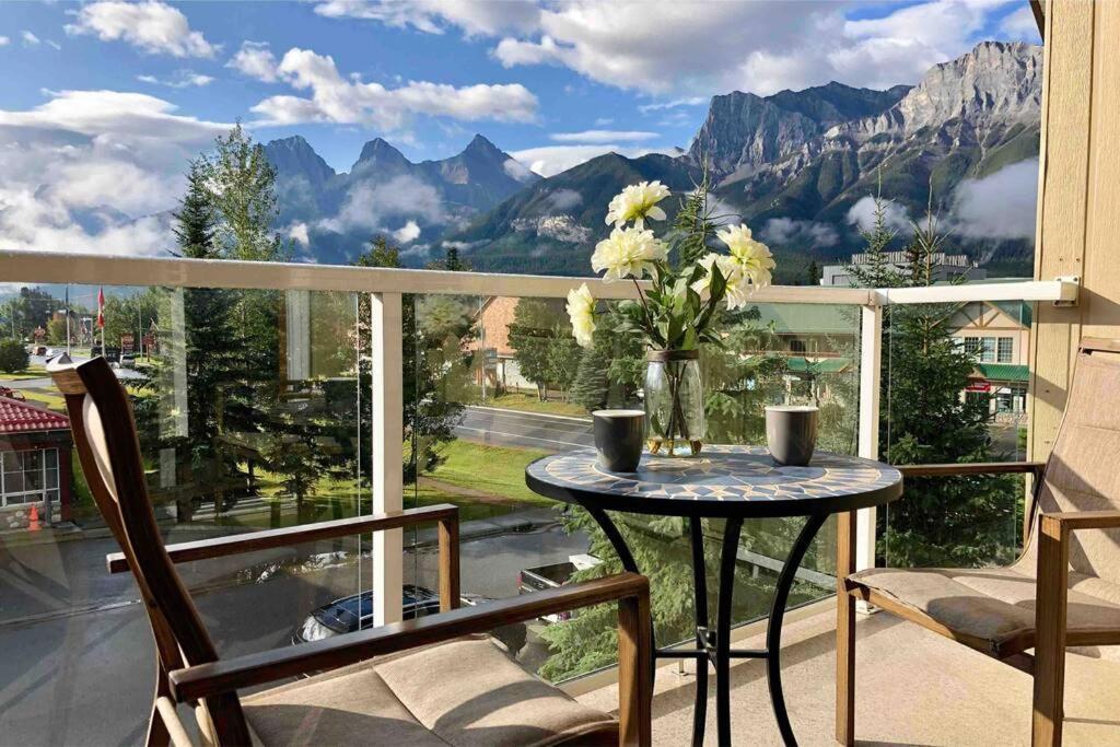 Parkland301 Sunlit 2,000 Ft² Penthouse With Mtn View Canmore Exterior foto